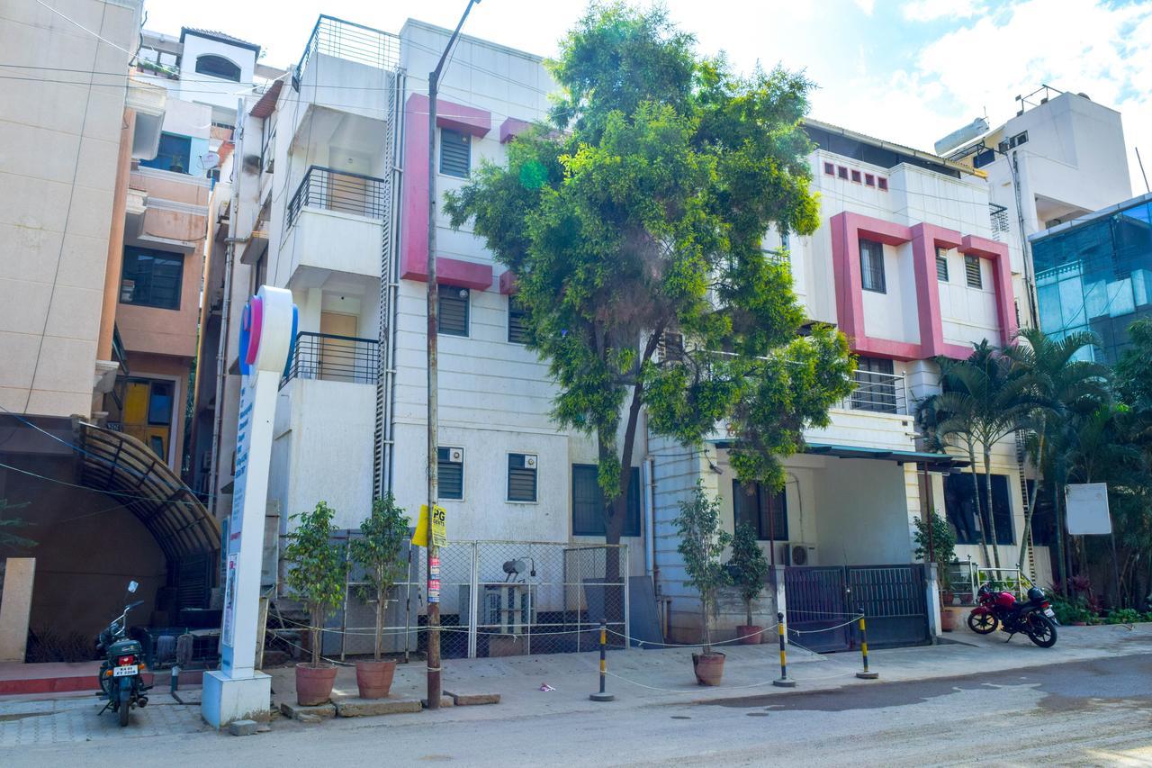 Oyo 5934 Lokaz Hotel Bangalore Buitenkant foto