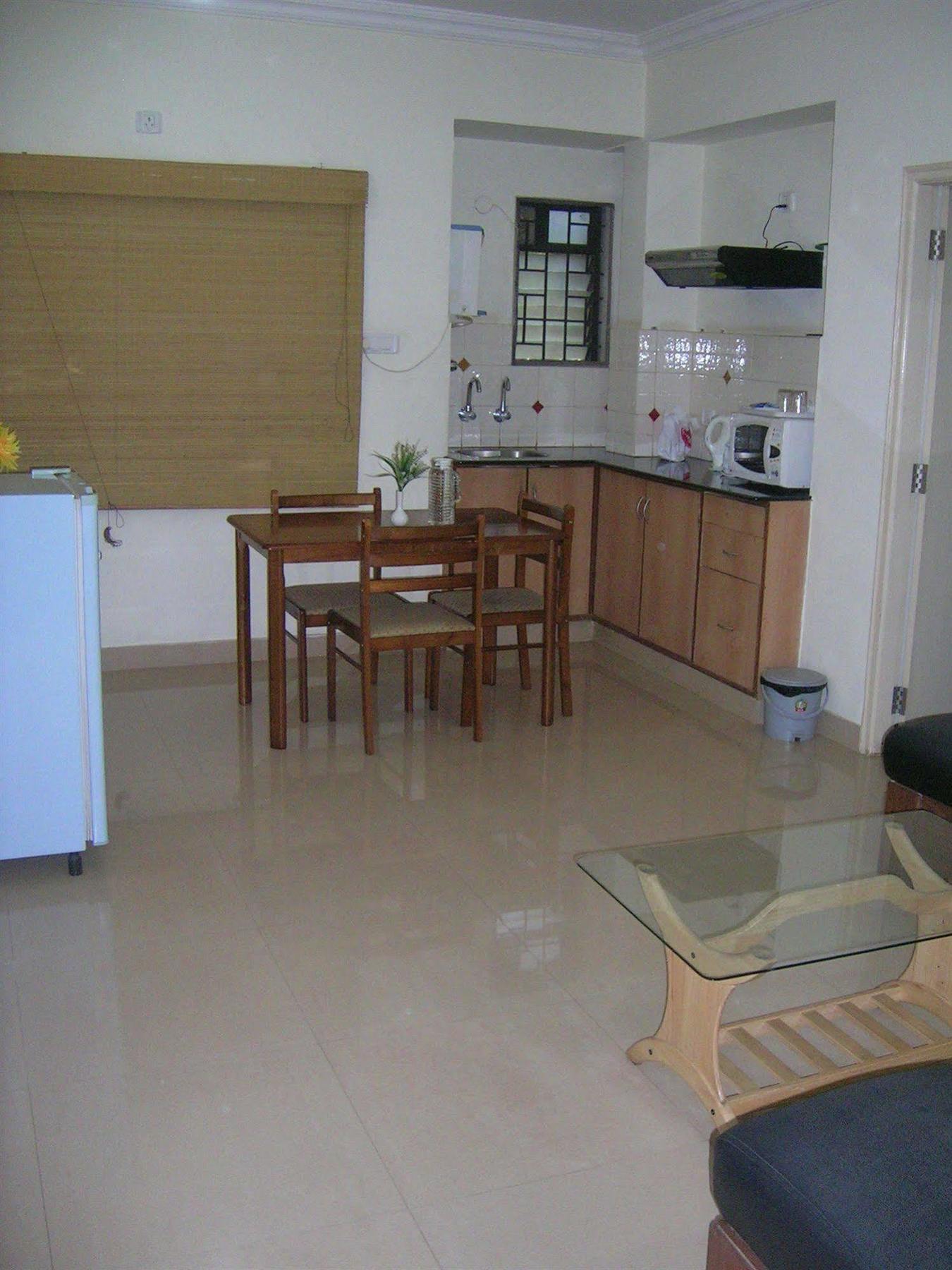 Oyo 5934 Lokaz Hotel Bangalore Buitenkant foto