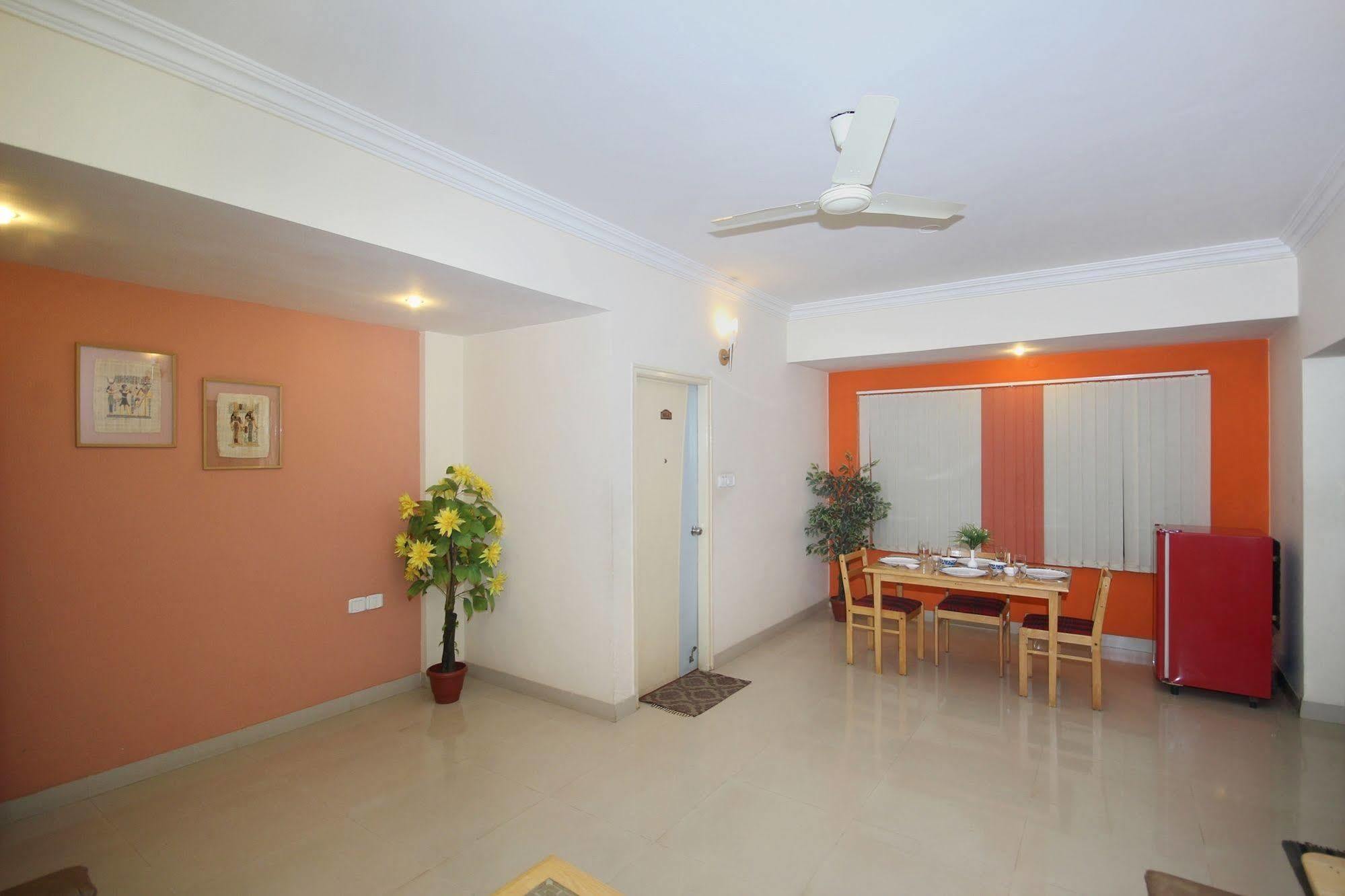 Oyo 5934 Lokaz Hotel Bangalore Buitenkant foto