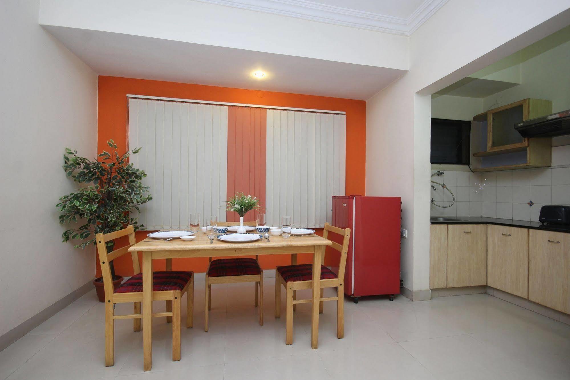 Oyo 5934 Lokaz Hotel Bangalore Buitenkant foto