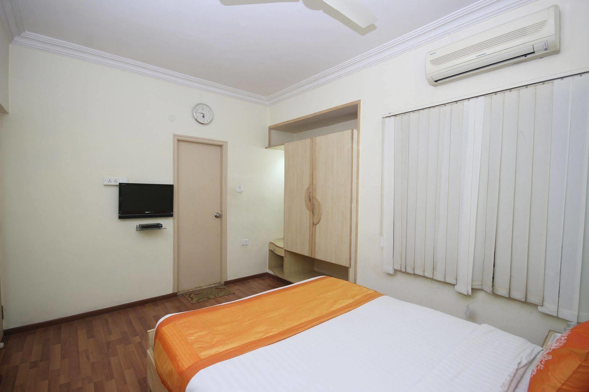 Oyo 5934 Lokaz Hotel Bangalore Buitenkant foto