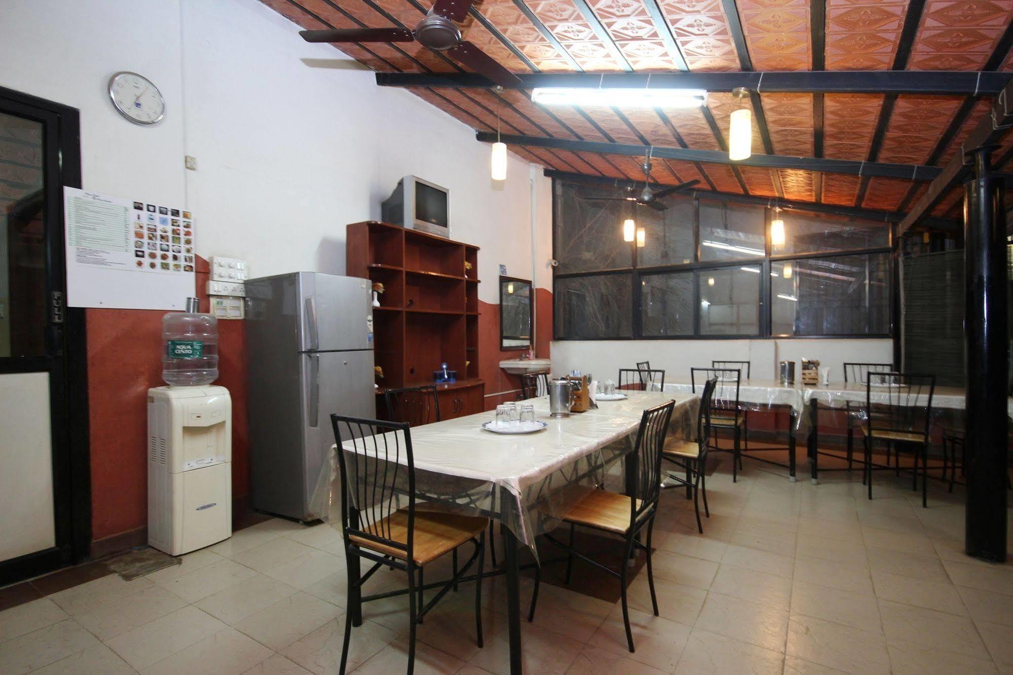 Oyo 5934 Lokaz Hotel Bangalore Buitenkant foto