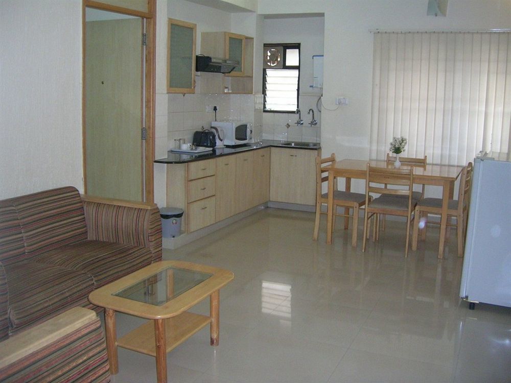 Oyo 5934 Lokaz Hotel Bangalore Buitenkant foto